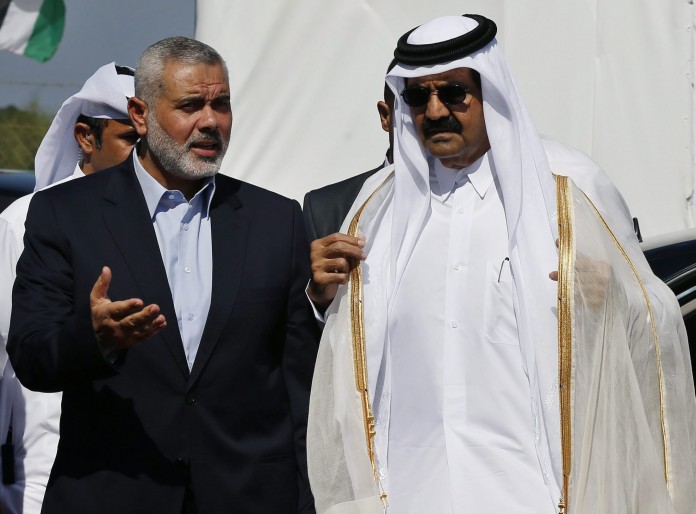 Hamas Prime Minister Haniyeh and the Emir of Qatar. Foto Facebook