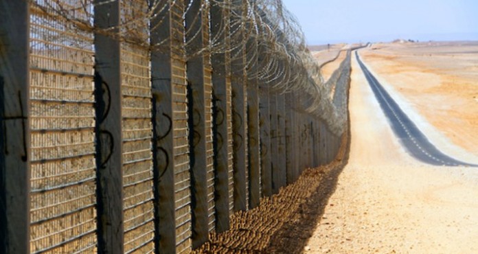 Sicherheitszaun an der Grenze zu Ägypten. Foto: Idobi, Wikipedia | CC BY-SA 3.0
