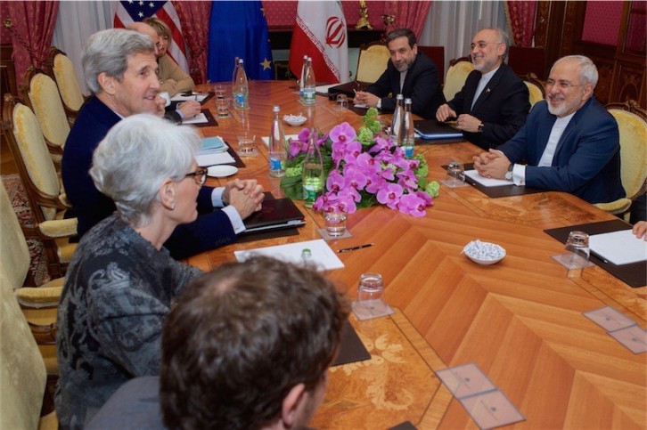 Amerikanische Diplomaten treffen sich einmal mehr mit ihren iranischen gegenüber, um bei einer weiteren Meinungsverschiedenheit zu kapitulieren. Foto U.S. Department of State.