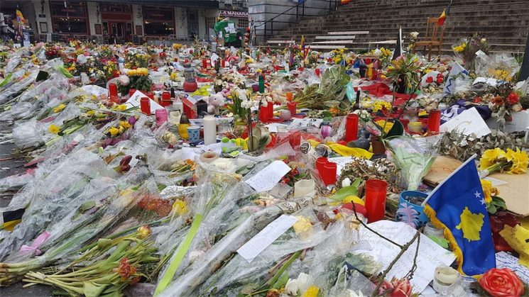 Trauer in Brüssel nach dem Attentat auf den Flughafen am 22. März 2016. Foto Romaine, CC0.