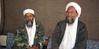 Al-Zawahiri und Bin Laden 2001 interviewt von Hamid Mir in Kabul. Foto Hamid Mir, CC BY-SA 3.0, Wikimedia Commons.