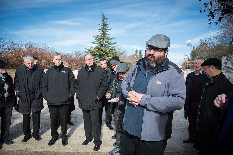 Vertreter der Bischofskonferenzen auf einer Tour in Hebron mit Tourguide Yehuda Shaul, Mitbegründer der umstrittenen NGO ‘Breaking the Silence’. Foto Catholic Church (England and Wales), Flickr. com. CC BY-NC-SA 2.0