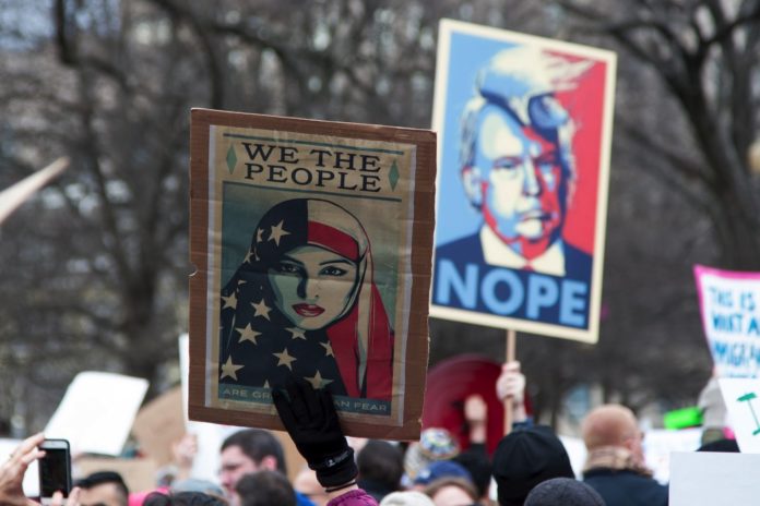 Protest gegen Trump in Washington DC am 29. Januar 2017. Foto Tracy Lee / Flickr.com. (CC BY-NC-ND 2.0)