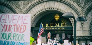 Foto Mike Maguire - Trump International Hotel, CC BY 2.0, Wikimedia Commons.