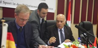 Die deutsche Regierung und der Deutsche Olympische Sportbund haben eine Kooperationserklärung mit dem Palästinensischen Fussballverband unterzeichnet. Foto jibrilrajoub.ps