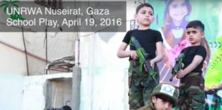 Kinder-Theateraufführung an einer UNRWA Schule in Gaza im April 2016. Foto Screenshot Youtube.
