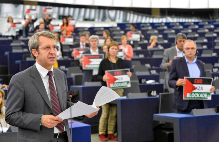 Während einer Debatte des EU-Parlaments. Foto Screenshot Youtube