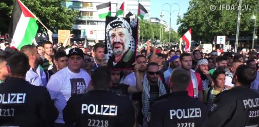 Anti-Israel Kundgebung in Berlin. Foto Screenshot Youtube