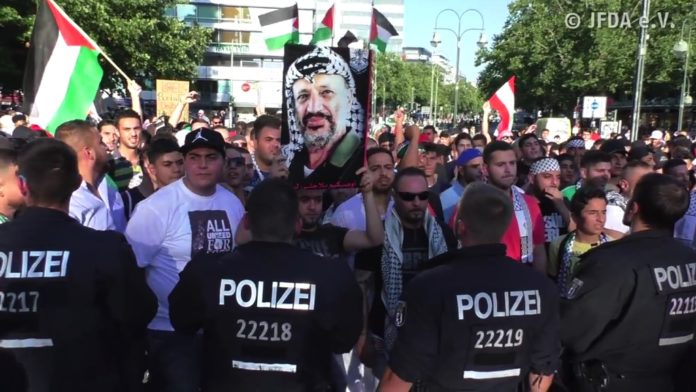 Anti-Israel Kundgebung in Berlin. Foto Screenshot Youtube