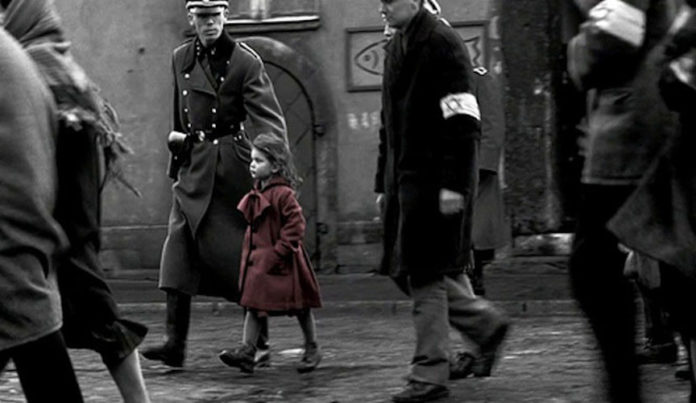 Szene aus Schindlers Liste, ein Spielfilm von Steven Spielberg. Foto Screenshot Youtube