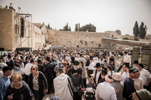 Tausende zum Feiertags-Segen an der Klagemauer in Jerusalem. Foto Kobi Richter/TPS