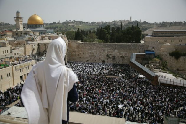 Tausende zum Feiertags-Segen an der Klagemauer in Jerusalem. Foto Aharon Krohn/TPS