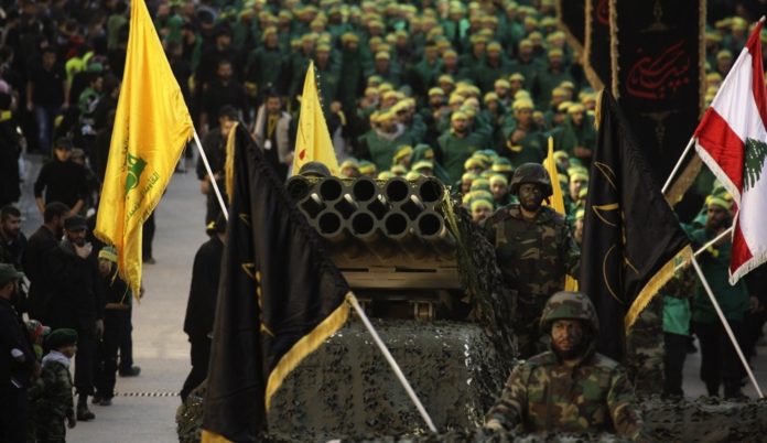 Militärparade von Hisbollah. Foto Twitter/Defapress