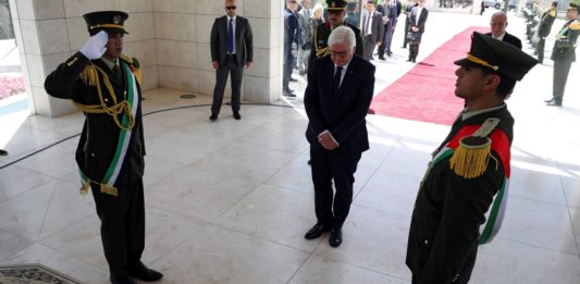 Steinmeier legte als erster deutscher Bundespräsident einen Kranz am Grab von Jassir Arafat nieder. Foto Facebook / Aleqtisady / Youm7