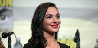 Gal Gadot. Foto Gage Skidmore from Peoria, AZ, United States of America, CC BY-SA 2.0, Wikimedia Commons.