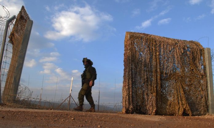 Ein Soldat an der Grenze zwischen Israel und Libanon. Foto Hamad Almakt/Flash 90