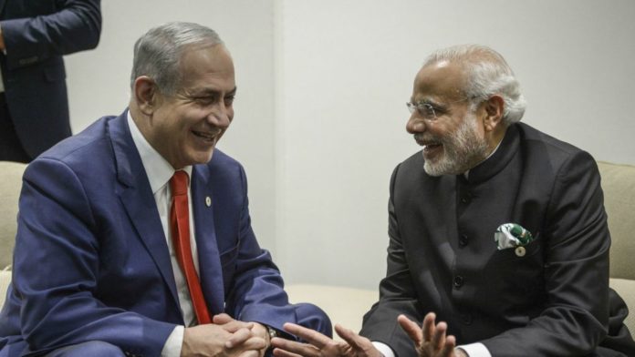 Ministerpräsident Benjamin Netanyahu mit dem indischen Ministerpräsidenten Narendra Modi, während der COP21 UN-Klimakonferenz in Le Bourget, ausserhalb von Paris am 30. November 2015. Foto Amos Ben Gershom / GPO