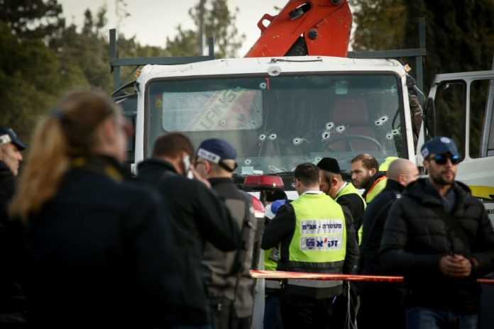 Im Janaur 2017 wurden 4 Israelis getötet und 16 verwundet, als ein palästinensischer Terrorist mit eine Bus in Gruppe Menschen fuhr. Foto Sebi Berens / Flash90