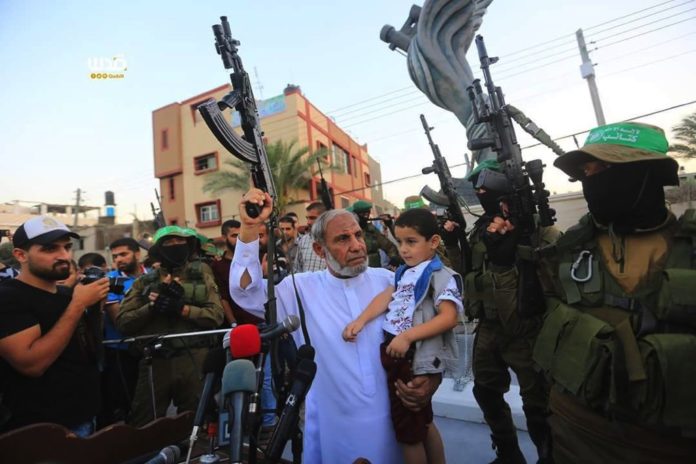 Hamas Gründer Mahmoud al-Zahar an einer Kundgebung in Gaza. Foto Facebook / Radio Midan