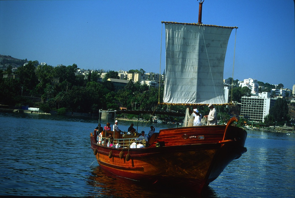 See Genezareth Fahrt mit Holzboot wie aus Jesu Zeit. Foto © Ulrich Sahm