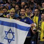 Maccabi Tel-Aviv Fans vor dem Champions League Spiel gegen Chelsea. Foto joshjdss - Chelsea Vs Maccabi Tel-Aviv, CC BY 2.0, https://commons.wikimedia.org/w/index.php?curid=45453537