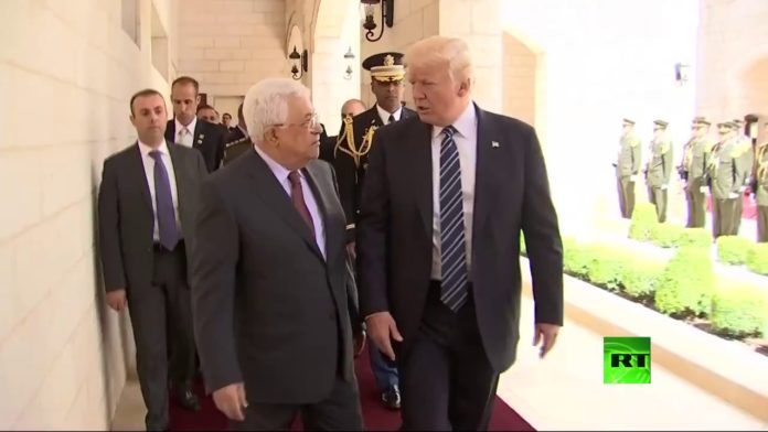 US-Präsident Donald Trump spricht am 23. Mai 2017 in Bethlehem mit dem Präsidenten der Palästinensischen Autonomiebehörde, Mahmoud Abbas. Foto Screenshot Youtube / RT Arabic