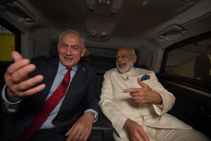Israels Ministerpräsident Benjamin Netanjahu mit dem Premierminister Indiens Narendra Modi. Foto Haim Zach/GPO