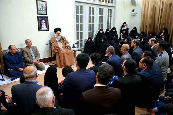 Ali Khamenei's wöchentliches Treffen mit Familien von 