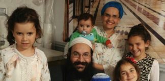 Rabbi Raziel Shevach mit seiner Familie. Foto zVg