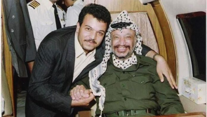 Mohammed Al-Dayeh mit Yasser Arafat. Foto Palestine News / Twitter