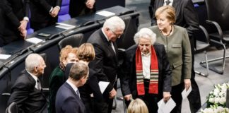 Die 92-jährige Holocaust-Überlebende Anita Lasker-Wallfisch (Mitte) hielt die Gedenkrede im deutschen Bundestag. Foto Bundesregierung/Denzel