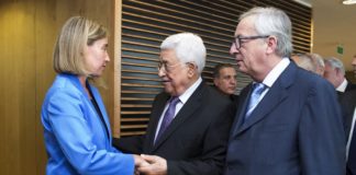 Federica Mogherini, Mahmoud Abbas, und Jean-Claude Juncker. Foto European External Action Service / https://www.flickr.com/photos/eeas/27386663833/in/album-72157669416247520/, (CC BY-NC 2.0)