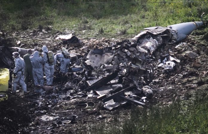 Die Überreste des F-16-Flugzeugs, das am 10. Februar 2018 in der Nähe des Kibbuz Harduf abstürzte. Foto Anat Hermony/Flash90