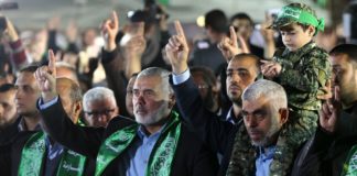 Die beiden Hamas-Führer Yahya Al-Sinwar and Ismail Haniyeh. Foto Al-Resalah