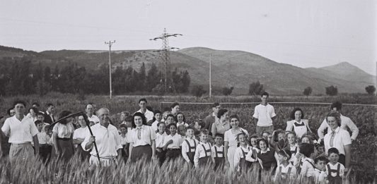 Kibbutz Ginegar 1947. Foto Government Press Office (Israel), CC BY-SA 3.0, https://commons.wikimedia.org/w/index.php?curid=22807158