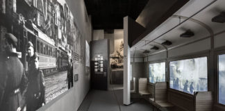 Hauptausstellung des Museums für Geschichte der polnischen Juden in Warschau. "Holocaust"-Galerie. Foto Magdalena Starowieyska, Dariusz Golik, CC BY-SA 3.0 pl, https://commons.wikimedia.org/w/index.php?curid=36417149