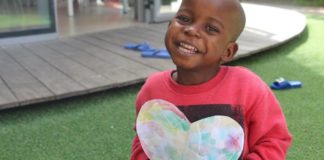 Der dreijährige Daniel aus Tansania wurde im Februar 2018 nach Israel geflogen. Sein lebensbedrohliches Herzleiden wurde erfolgreich behandelt und er wird bald nach Hause zurückkehren. Foto Facebook