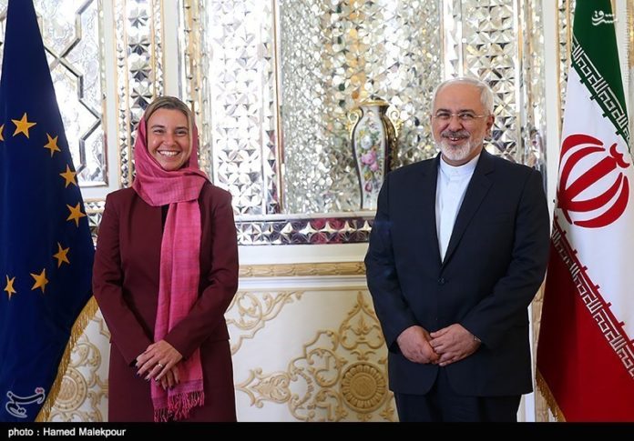 Der iranische Aussenminister Mohammad Javad Zarif und die EU-Aussenministerin Federica Mogherini in Teheran im Juli 2015. Foto Tasnim News Agency. Creative Commons Attribution 4.0 International License.