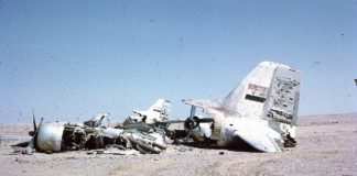Ein ägyptisches Flugzeug, das im Sechstagekrieg abgeschossen wurde. Foto יחזקאל רחמים , CC BY-SA 4.0, https://commons.wikimedia.org/w/index.php?curid=66122071