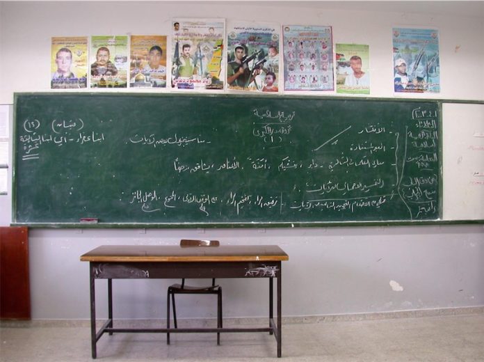 Symbolbild. Poster von Selbstmordattentätern in Palästinensischer Schulklasse in Tul Karem. Foto IDF/Flickr