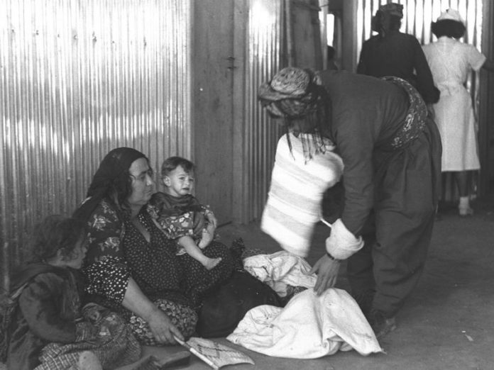 Jüdische Familie im Irak auf dem Weg nach Israel, 1951. Foto Teddy Brauner.