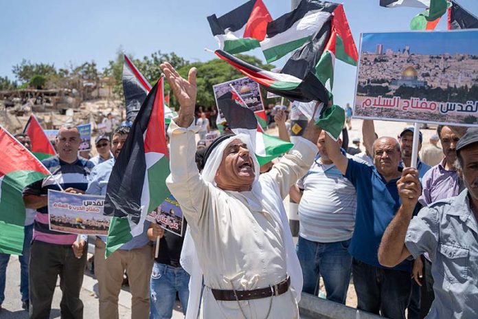 Demonstration gegen den Abriss von Khan al-Ahmar im Juli 2018. Foto Yaniv Nadav/Flash90