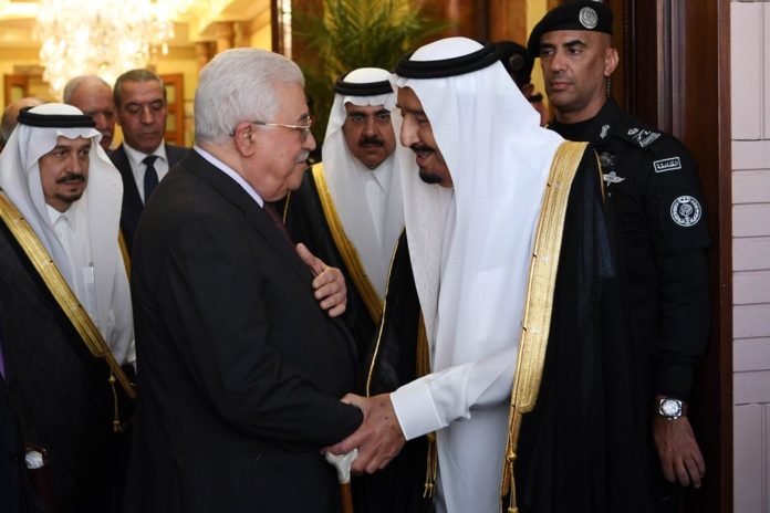 Der Präsident der Palästinensischen Autonomiebehörde, Mahmoud Abbas (links), 7. November 2017 in Riad mit dem saudischen König Salman. Foto Thaer Ghanaim/Wafa