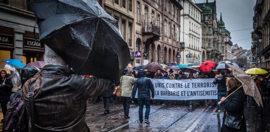 Marche Blanche für für Mireille Knoll, Strassburg 28. März 2018. Foto Claude Truong-Ngoc / Wikimedia Commons - cc-by-sa-4.0, CC BY-SA 4.0, https://commons.wikimedia.org/w/index.php?curid=67784432