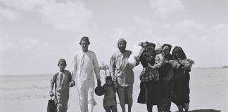 Jemenitisch-jüdische Familie 1949 auf dem Weg zu einem Flüchtlingslager. Foto PD