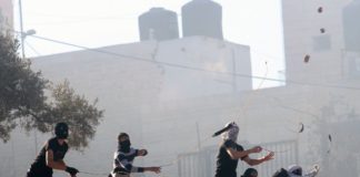 Symbolbild. Steinwerfer bei Ramallah. Foto Issam Rimawi/Flash90