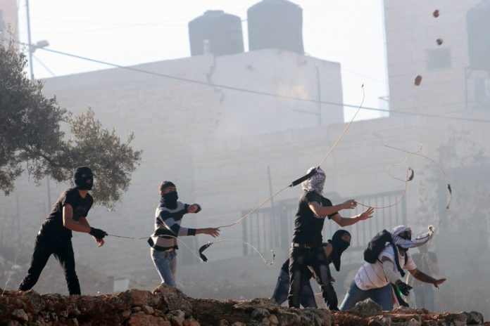 Symbolbild. Steinwerfer bei Ramallah. Foto Issam Rimawi/Flash90