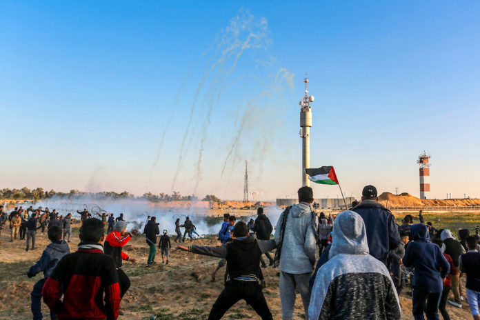 Palästinenser an der Grenze zu Israel, östlich von Rafah im südlichen Gazastreifen am 8. März 2019. Foto Abed Rahim Khatib/ Flash90
