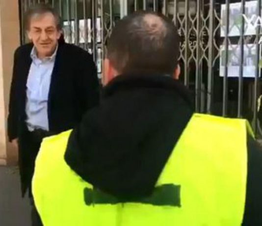 Alain Fienkelkraut wird von Gilets Jaunes als "dreckiger Zionist" angepöbelt. Foto Screenshot Youtube