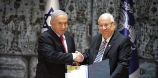 Israels Präsident Reuven Rivlin (rechts) und Premierminister Benjamin Netanyahu am 17. April 2019 in der Präsidentenresidenz in Jerusalem. Foto Noam Revkin Fenton/Flash90